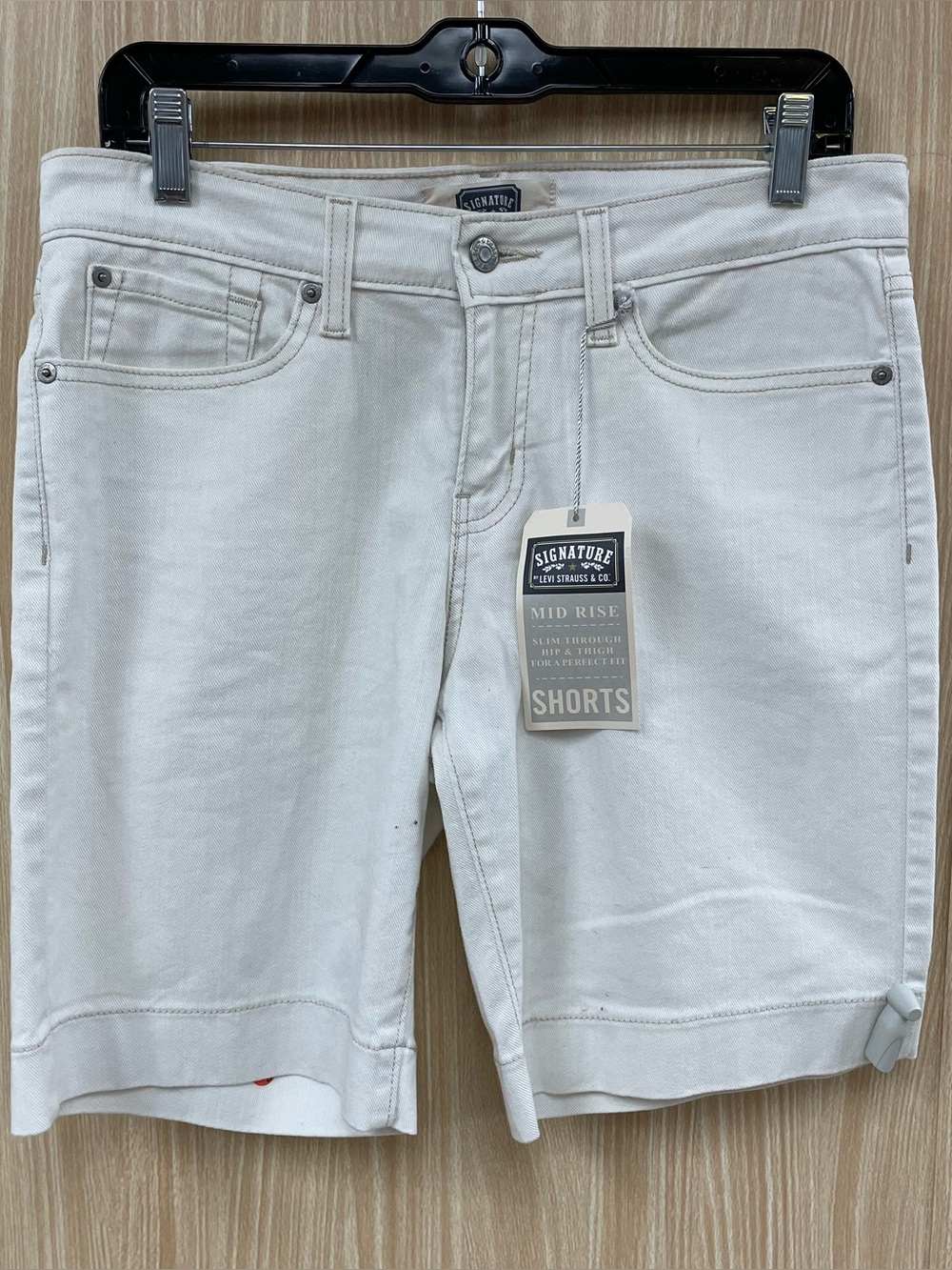 NWT Levi's White Shorts Size 10